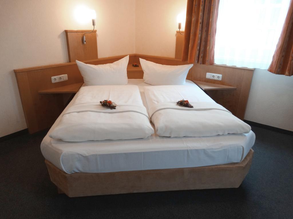 Hotel Sonne - Haus 2 อิดชไตน์ ภายนอก รูปภาพ